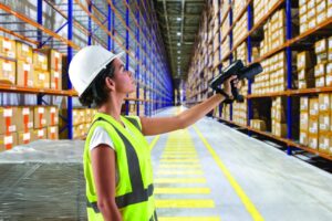 mc3390xr-photography-application-warehouse-woman-scanning-web-72dpi